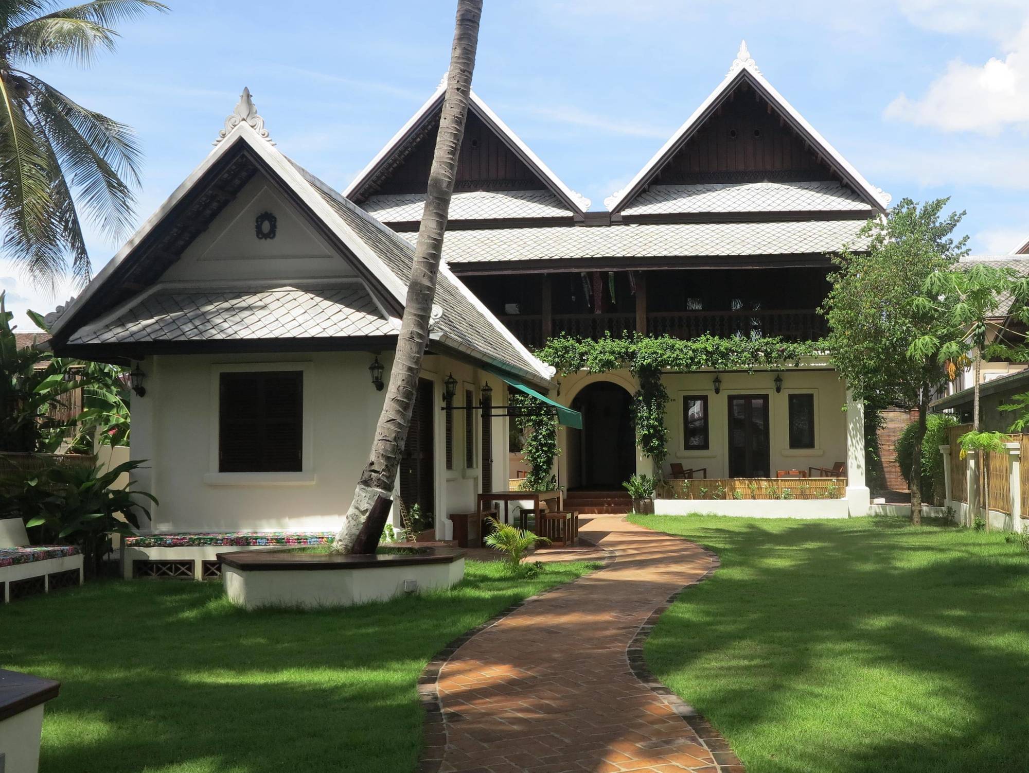 Le Bougainvillier Hotel Luang Prabang Exterior photo